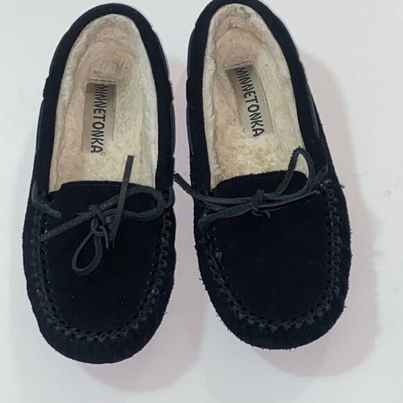 Minnetonka Shoes - Minnetonka 40217 Leather Upper Suede Women’s Size 6M Black Moccasins